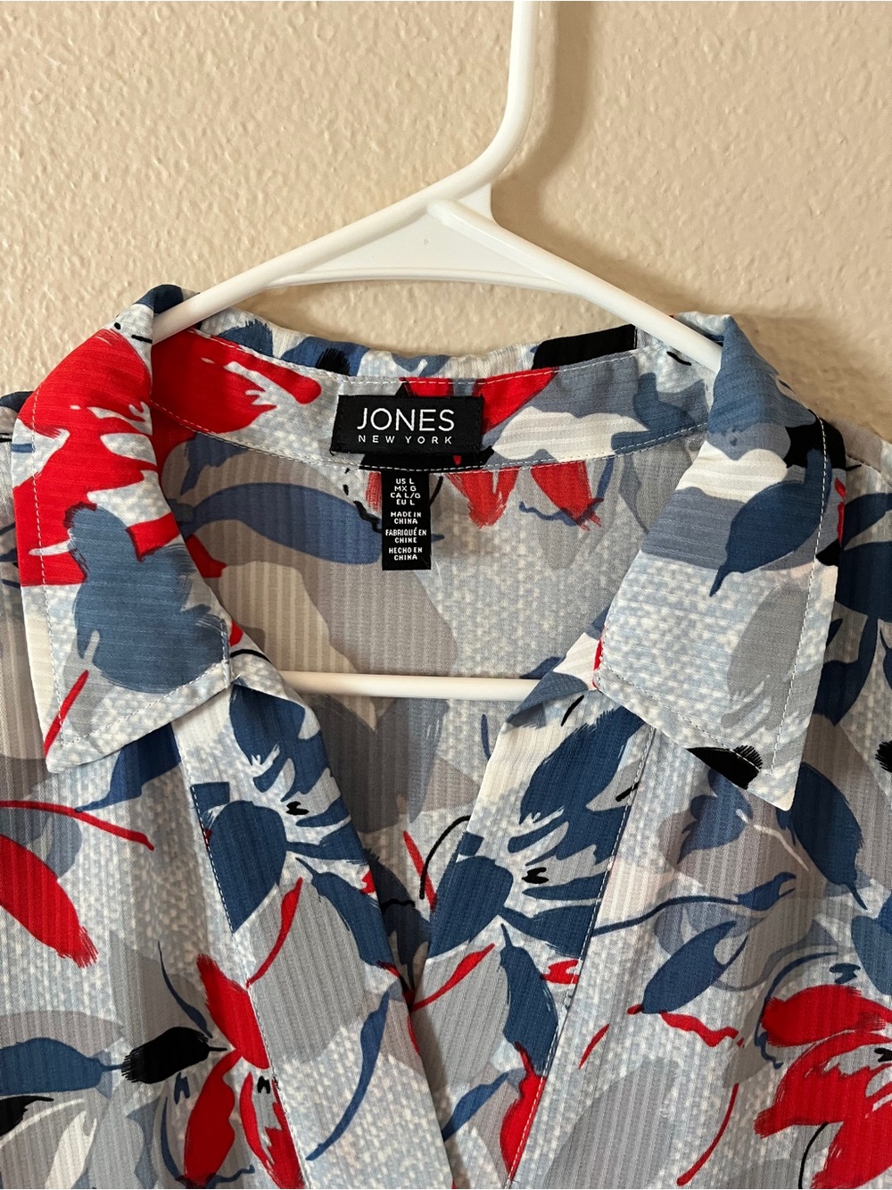 Jones New York Red, Blue, Gray Floral Split Neckline Blouse Large - Picture 2 of 7